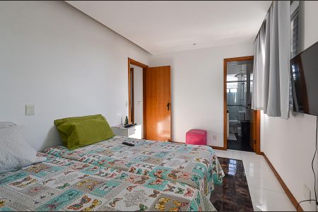 Apartamento à venda com 75m², 3 quartos e 2 vagas Apartamento à venda com 75m², 3 quartos e 2 vagasSuíte
