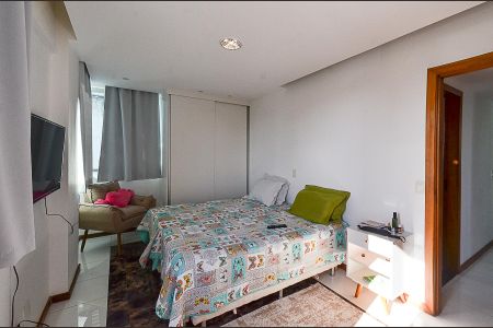 Apartamento à venda com 75m², 3 quartos e 2 vagas Apartamento à venda com 75m², 3 quartos e 2 vagasSuíte
