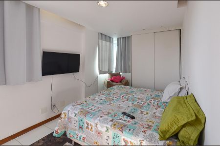 Apartamento à venda com 75m², 3 quartos e 2 vagas Apartamento à venda com 75m², 3 quartos e 2 vagasSuíte