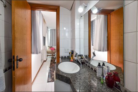 Apartamento à venda com 75m², 3 quartos e 2 vagas Apartamento à venda com 75m², 3 quartos e 2 vagasBanheiro Suíte