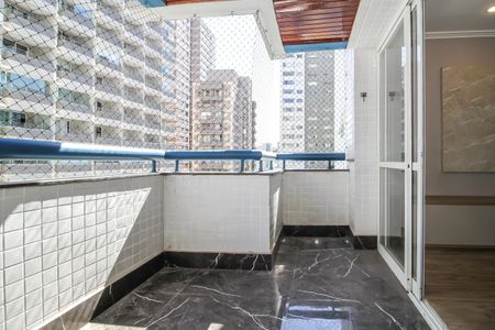Apartamento à venda com 130m², 3 quartos e 2 vagasVaranda