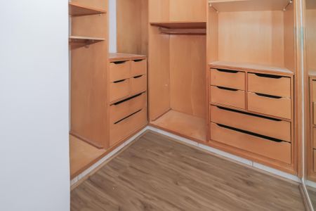 Apartamento à venda com 130m², 3 quartos e 2 vagasCloset da suíte