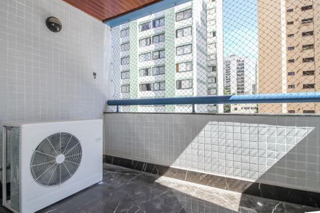 Apartamento à venda com 130m², 3 quartos e 2 vagasVaranda