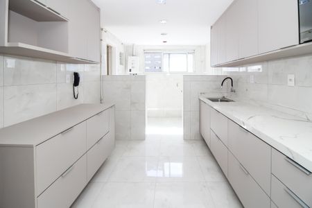 Apartamento à venda com 130m², 3 quartos e 2 vagasCozinha