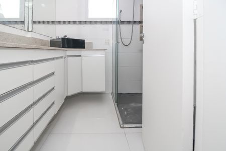 Apartamento à venda com 130m², 3 quartos e 2 vagasBanheiro da Suíte