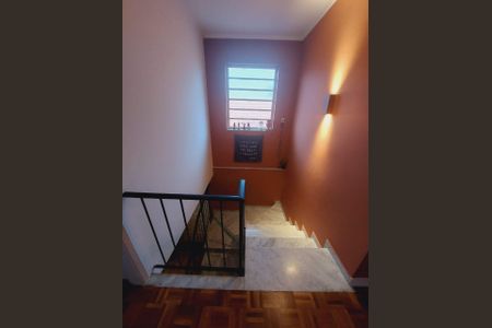 Casa para alugar com 140m², 3 quartos e 2 vagasEscada