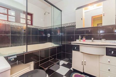 Casa para alugar com 250m², 3 quartos e 2 vagas Casa para alugar com 250m², 3 quartos e 2 vagasBanheiro 1