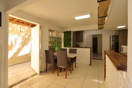 Casa para alugar com 160m², 2 quartos e 2 vagasSala