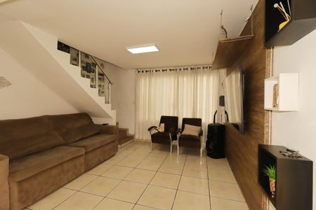 Casa para alugar com 160m², 2 quartos e 2 vagasSala