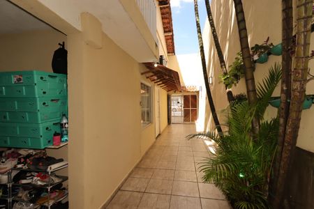Casa para alugar com 160m², 2 quartos e 2 vagasCorredor externo
