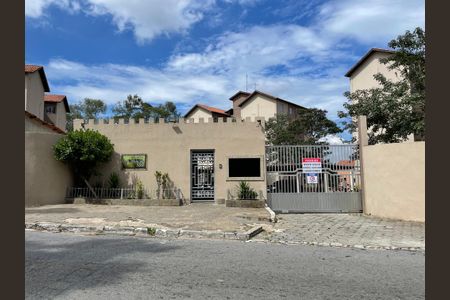 Apartamento para alugar com 48m², 2 quartos e sem vaga Apartamento para alugar com 48m², 2 quartos e sem vagaFachada