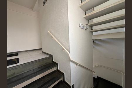 Apartamento para alugar com 75m², 2 quartos e 1 vaga Apartamento para alugar com 75m², 2 quartos e 1 vagaEscada