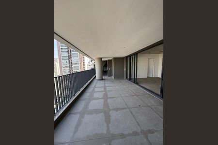 Apartamento à venda com 178m², 3 quartos e 2 vagas Apartamento à venda com 178m², 3 quartos e 2 vagasVaranda