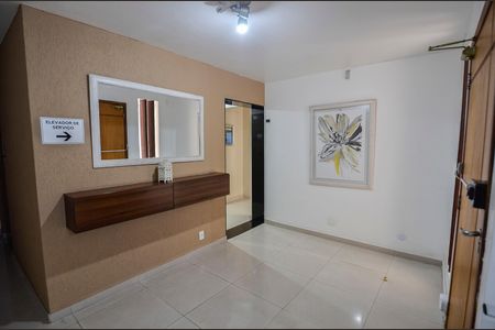 Apartamento para alugar com 130m², 3 quartos e 1 vaga Apartamento para alugar com 130m², 3 quartos e 1 vagaHall