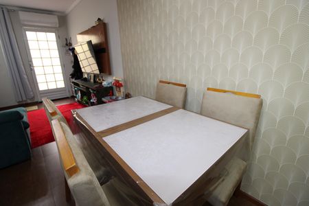 Casa de condomínio à venda com 130m², 2 quartos e 1 vagaSala