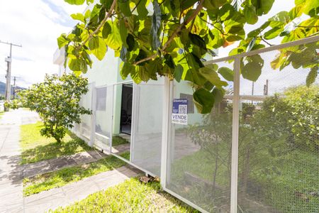 Casa à venda com 86m², 3 quartos e 1 vaga Casa à venda com 86m², 3 quartos e 1 vagaFachada