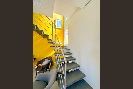 Casa para alugar com 120m², 3 quartos e 3 vagasEscada