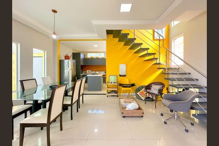 Sala de TV de casa para alugar com 3 quartos, 120m² em São João do Rio Vermelho, Florianópolis