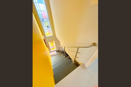 Casa para alugar com 120m², 3 quartos e 3 vagasEscada