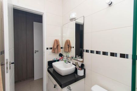Casa à venda com 100m², 3 quartos e 2 vagasBanheiro da Suíte