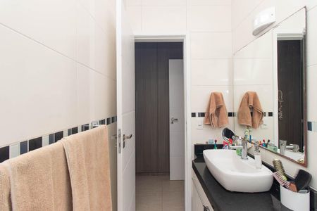 Casa à venda com 100m², 3 quartos e 2 vagasBanheiro da Suíte