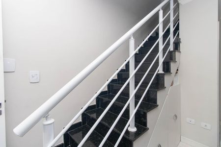 Casa à venda com 100m², 3 quartos e 2 vagasEscada