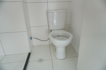 Banheiro de apartamento para alugar com 2 quartos, 36m² em Parque Guaianazes, São Paulo