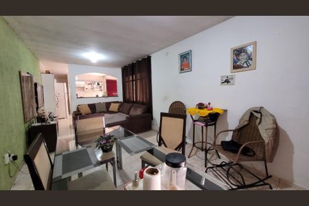 Sala de casa para alugar com 2 quartos, 83m² em Vila Ercilia, Itaquaquecetuba