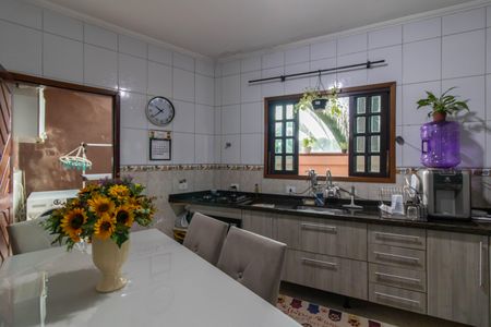 Casa à venda com 80m², 2 quartos e 2 vagas Casa à venda com 80m², 2 quartos e 2 vagasCozinha