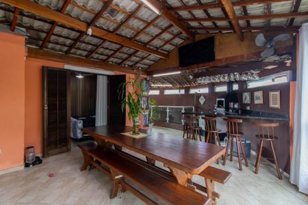 Casa à venda com 80m², 2 quartos e 2 vagas Casa à venda com 80m², 2 quartos e 2 vagasTerraço