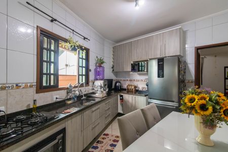 Casa à venda com 80m², 2 quartos e 2 vagas Casa à venda com 80m², 2 quartos e 2 vagasCozinha