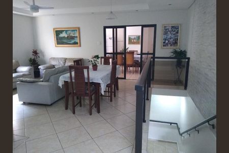 Casa à venda com 4 quartos, 281m² em Parque das Nações, Santo André