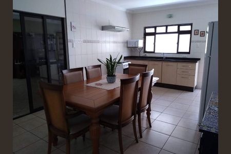 Casa à venda com 4 quartos, 281m² em Parque das Nações, Santo André