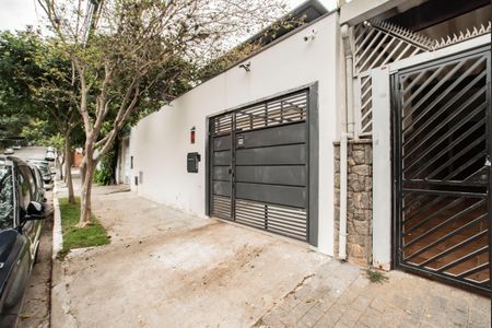 Casa à venda com 188m², 3 quartos e 4 vagasFrente