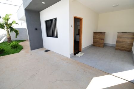 Casa para alugar com 60m², 2 quartos e 1 vagaÁrea de Serviço
