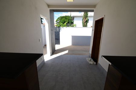 Casa para alugar com 60m², 2 quartos e 1 vagaÁrea de Serviço