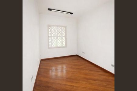 Casa para alugar com 325m², 3 quartos e 2 vagasQuarto