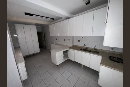Casa para alugar com 325m², 3 quartos e 2 vagasCozinha
