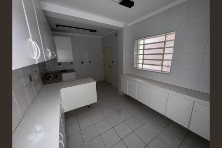 Casa para alugar com 325m², 3 quartos e 2 vagasCozinha