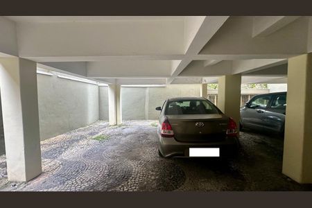 Apartamento à venda com 180m², 4 quartos e 2 vagas Apartamento à venda com 180m², 4 quartos e 2 vagasVagas de garagem