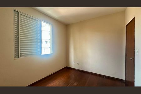 Apartamento à venda com 180m², 4 quartos e 2 vagas Apartamento à venda com 180m², 4 quartos e 2 vagasQuarto