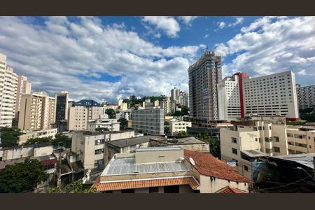 Apartamento à venda com 180m², 4 quartos e 2 vagas Apartamento à venda com 180m², 4 quartos e 2 vagasVista