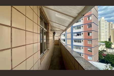 Apartamento à venda com 180m², 4 quartos e 2 vagas Apartamento à venda com 180m², 4 quartos e 2 vagasTerraço
