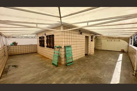 Apartamento à venda com 180m², 4 quartos e 2 vagas Apartamento à venda com 180m², 4 quartos e 2 vagasTerraço