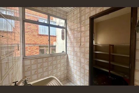 Apartamento à venda com 180m², 4 quartos e 2 vagas Apartamento à venda com 180m², 4 quartos e 2 vagasÁrea de serviço