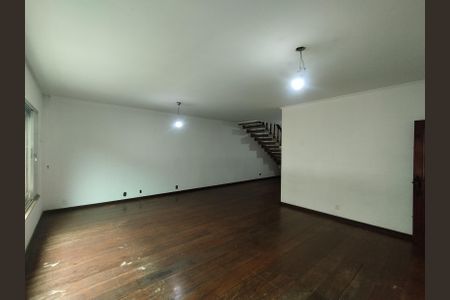 Casa para alugar com 281m², 3 quartos e 4 vagas Casa para alugar com 281m², 3 quartos e 4 vagasSala