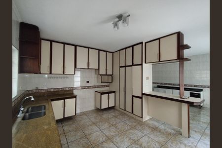 Casa para alugar com 281m², 3 quartos e 4 vagas Casa para alugar com 281m², 3 quartos e 4 vagasCozinha - Armários