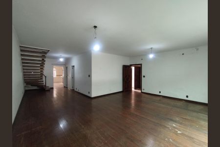 Casa para alugar com 281m², 3 quartos e 4 vagas Casa para alugar com 281m², 3 quartos e 4 vagasSala