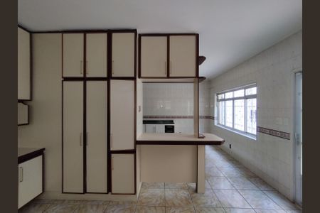 Casa para alugar com 281m², 3 quartos e 4 vagas Casa para alugar com 281m², 3 quartos e 4 vagasCozinha - Armários