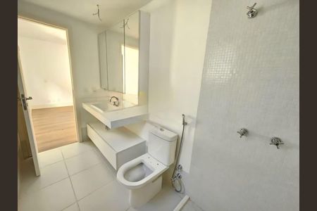 Banheiro de apartamento à venda com 2 quartos, 85m² em Vila Progredior, São Paulo